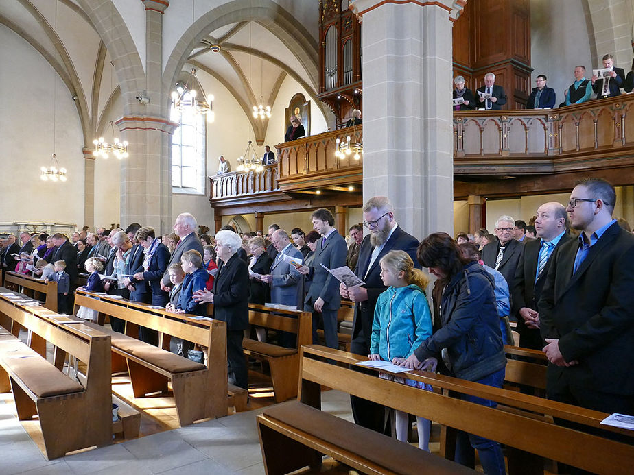 Feier der 1. Heiligen Kommunion in Sankt Crescentius (Foto: Karl-Franz Thiede)